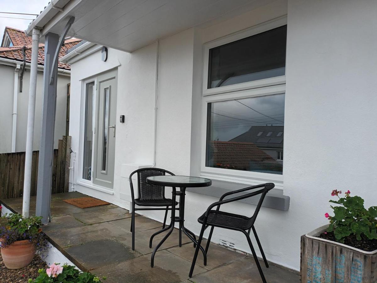 Contemporary One Bed Studio. Sea Views And Parking Westward Ho!  Exterior foto